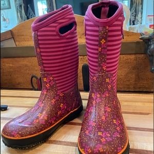 Bogs Winter Boots Size 4